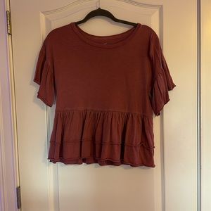 I’m selling an American eagle flowy shirt